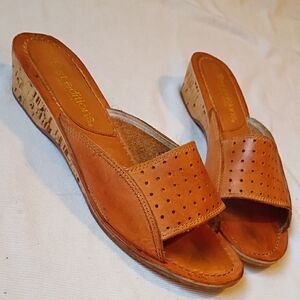 First Editions Slide Wedge